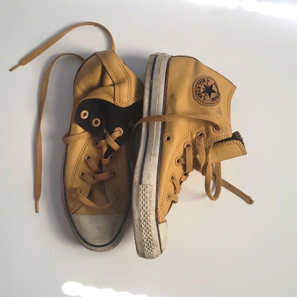 Womens Leather Converse size 6